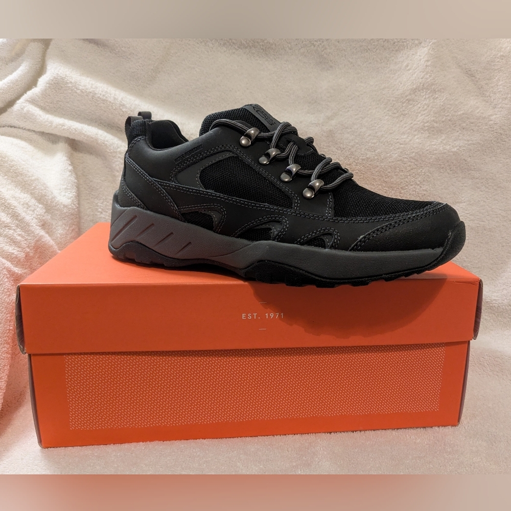 NWT Rockport XCS Riggs Blucher Sneaker Walking Shoe  Black Water Resistant 8.5W